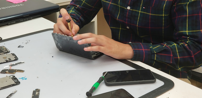 Cell Surgeon - Cell Phone Repairs