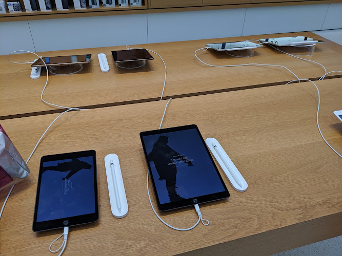 Apple West Town Mall