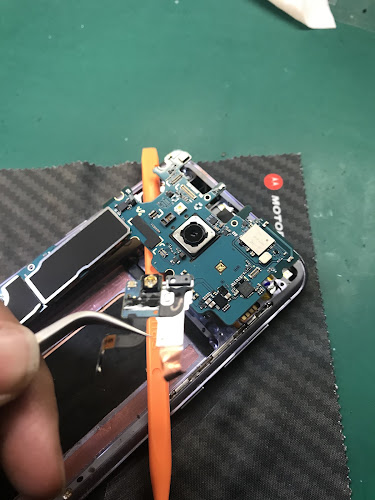 SmarTech Solutions | Formerly Mr. Phone Doctor