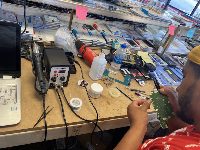 Phone Repair Tech