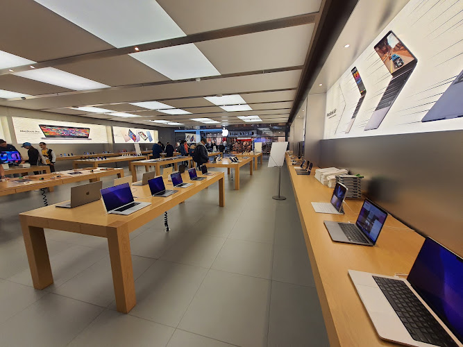 Apple Anchorage 5th Avenue Mall