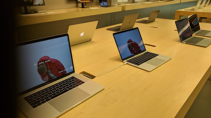 Apple University Park Mall
