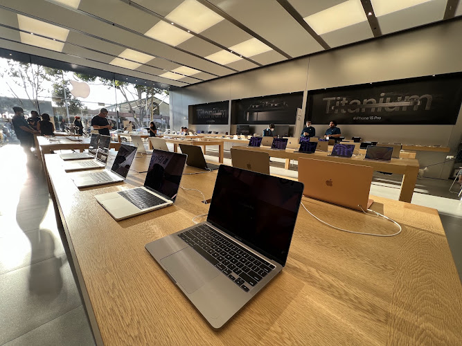 Apple 4th Street
