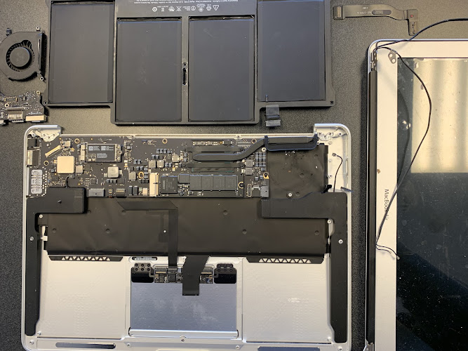 The Broken Gadget - Fast Phone Repair
