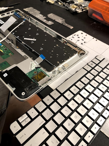 Eazy Computers & iPhone Repair - Salem Center 2