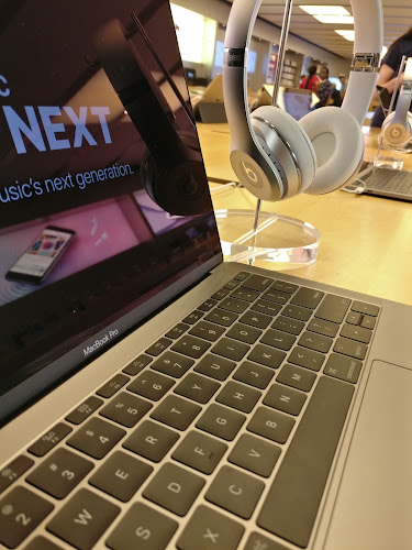 Apple CoolSprings Galleria