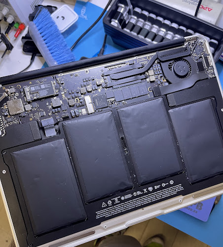 Hiii Freq Collective - Apple Repair Specialist