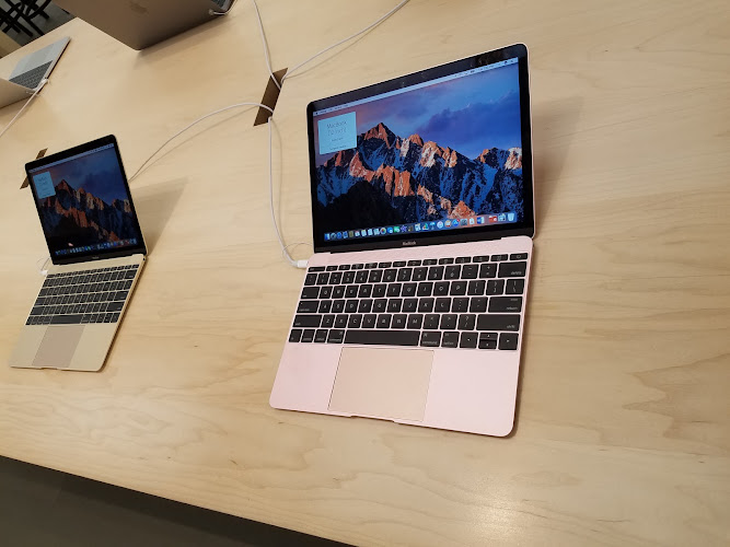 Apple Garden State Plaza
