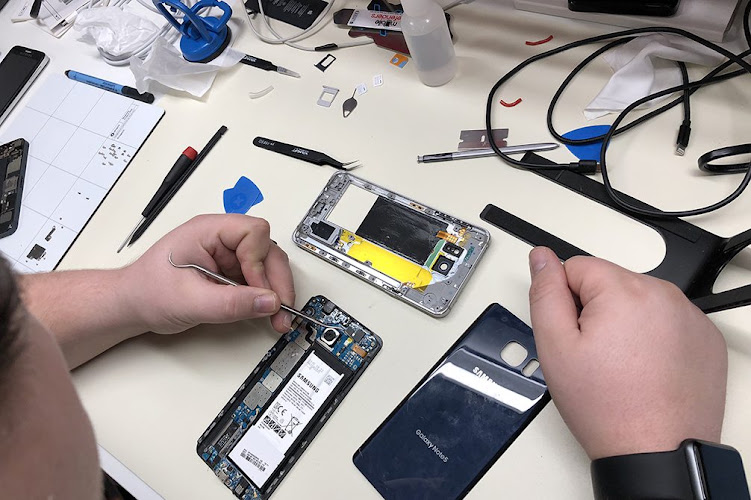 Ultimate Wireless Solutions Mobile Phone Repair Tustin