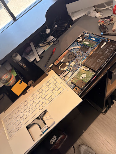 Hebert Phone Repair & Laptop and Games