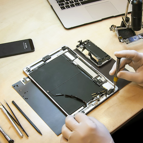 Tech Pros - Phone repairs