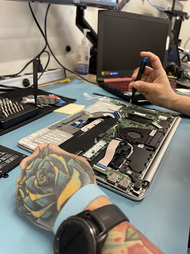 uBreakiFix - Phone and Computer Repair