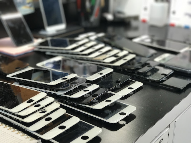 Shatter PHONE REPAIR :IPAD :COMPUTER :SAMSUNG( Roanoke VA )