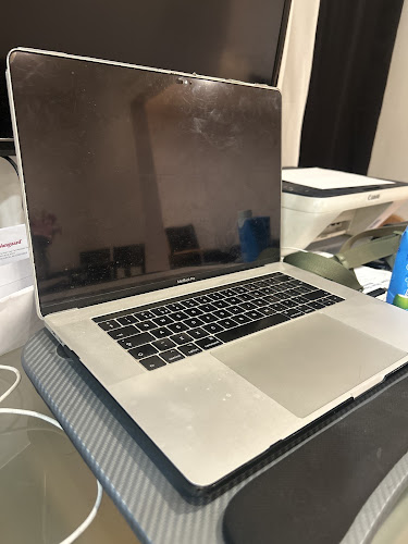 Mac Apple professional Repair I Macbook Screen Logic Board Service I